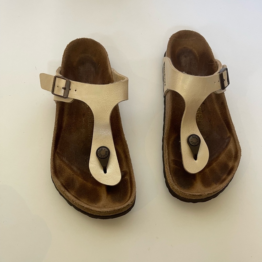 Birkenstock women’s size (36) 6 brown slip on…